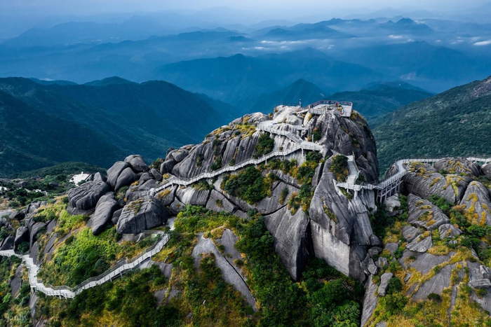 赛道从石牛山景区广场开始出发,途经竹林小栈,华东第一瀑-"岱仙瀑布"