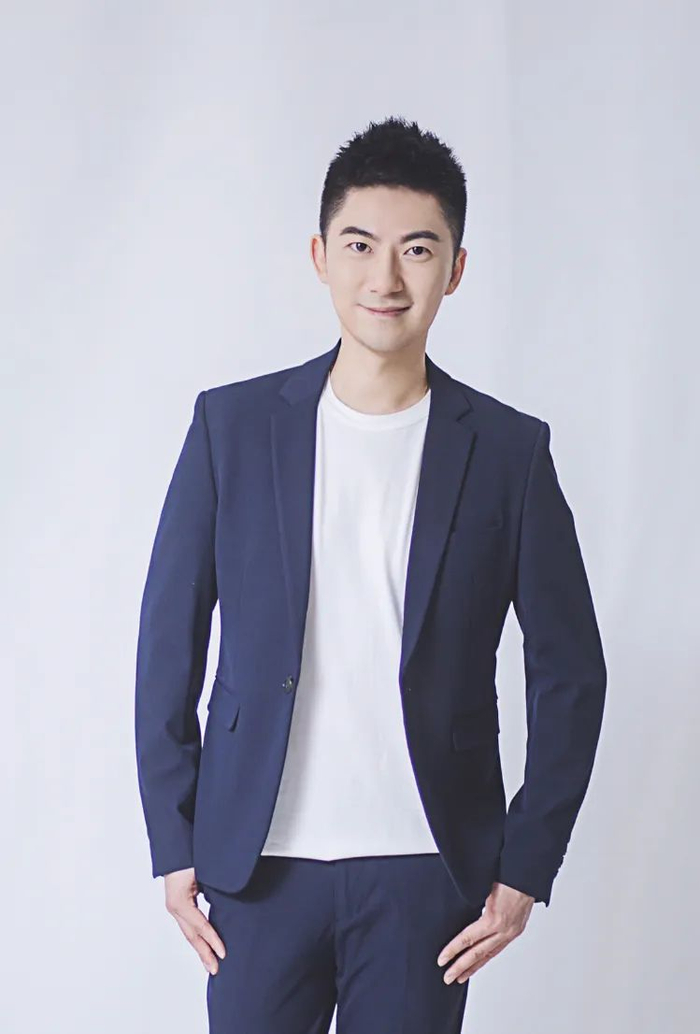 《创意生活家》14:00鬼马主持人艺多和188男神孙岩,在k歌擂台等着你