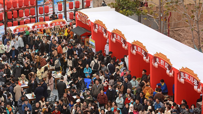 天水麻辣烫“吃货节”&nbsp; 图片来源：视觉中国