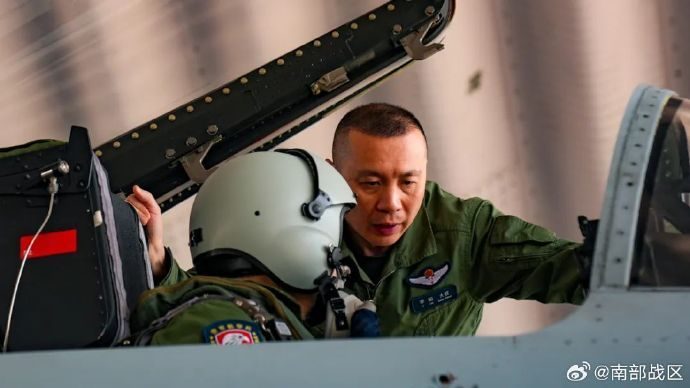 南部战区空军航空兵某旅开展单飞课目训练|课目|航空兵|战区_新浪新闻