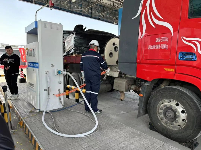 山西高速静乐服务区实现"零"突破|能源|静乐|加气站_新浪新闻