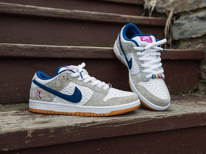 今早糖果笑脸 dunk sb 联名你中了吗?|市价|笑脸|鞋带扣_新浪新闻