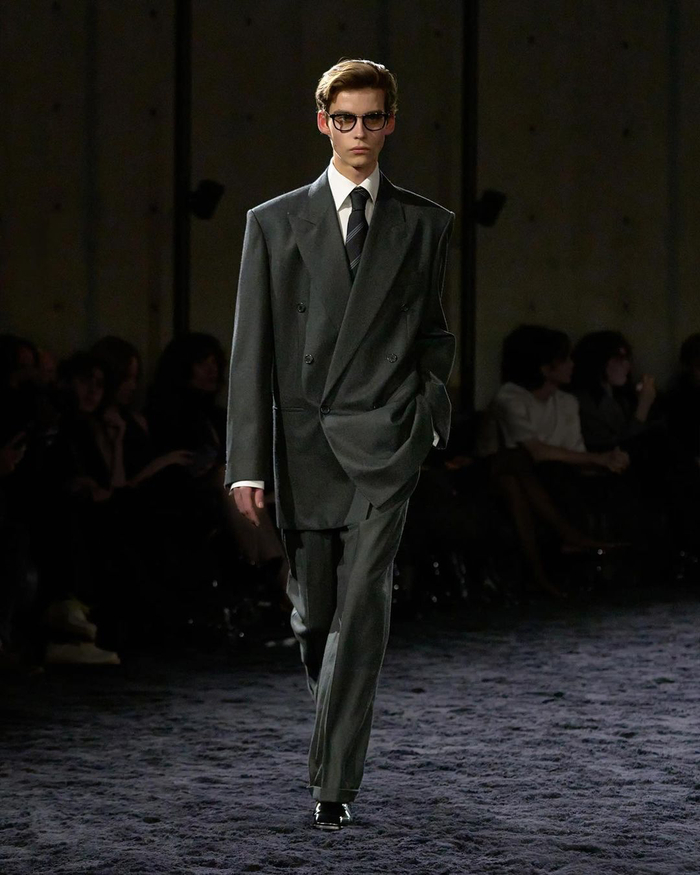 原来t台下的男模们反差这么大啊