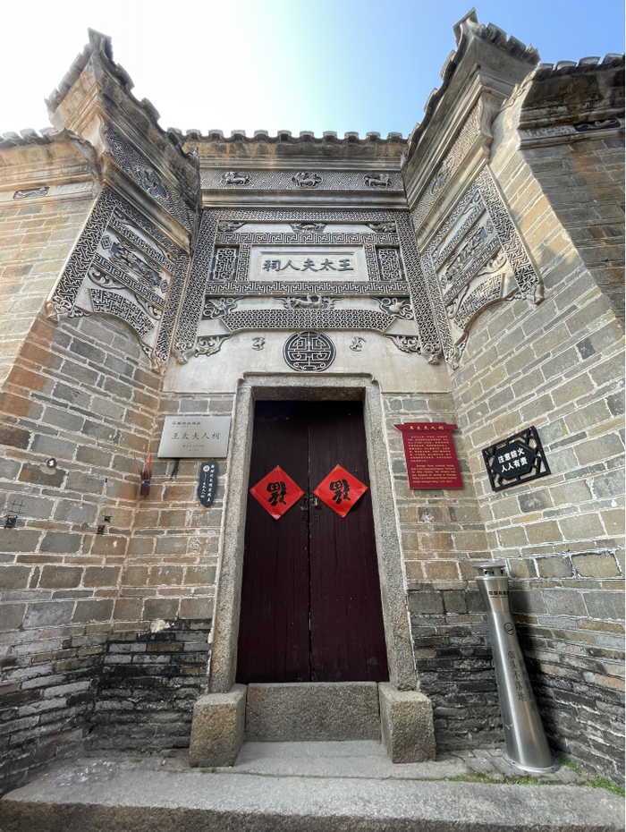 悠久的历史让白鹭古村拥有不少的"第一"和"唯一"中国第一座也是唯一