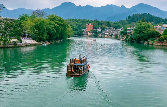 青山绿水 唐志光摄阳山神峰关 唐志光 摄阳山的绿有"人气"城在山水中