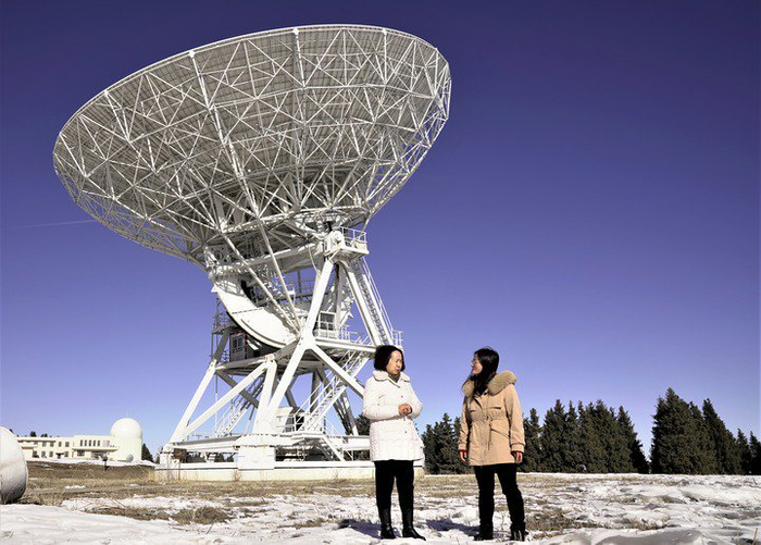 王娜追赶星光37年天山脚下打造观天神器