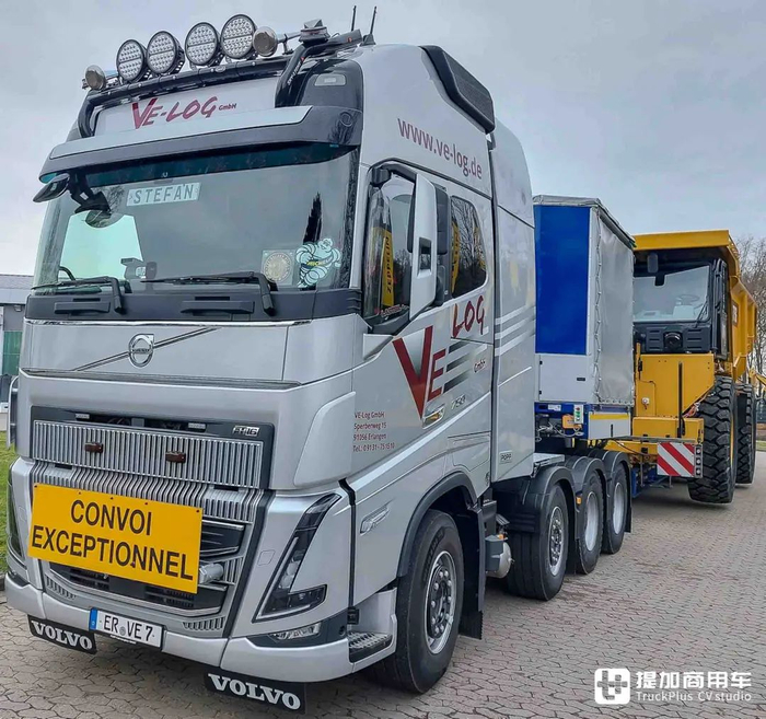 近两层楼高的矿用自卸如何运输带你看沃尔沃fh16750大件车轻松拿捏