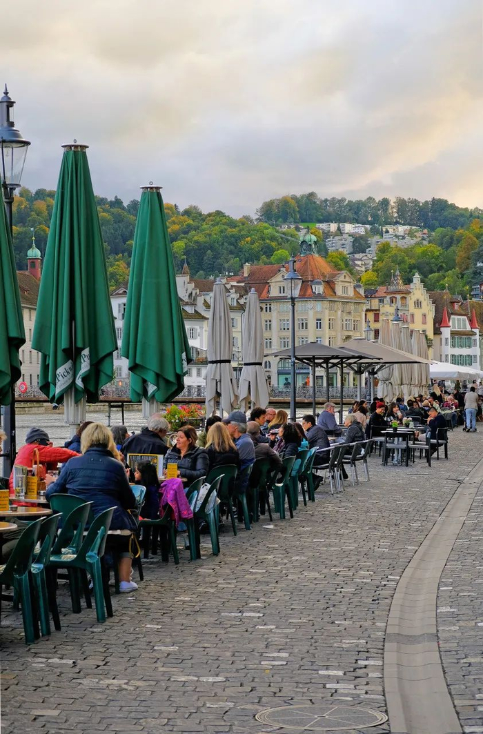 全球最反内卷的国家人均月薪5万不买房不加班夏天不
