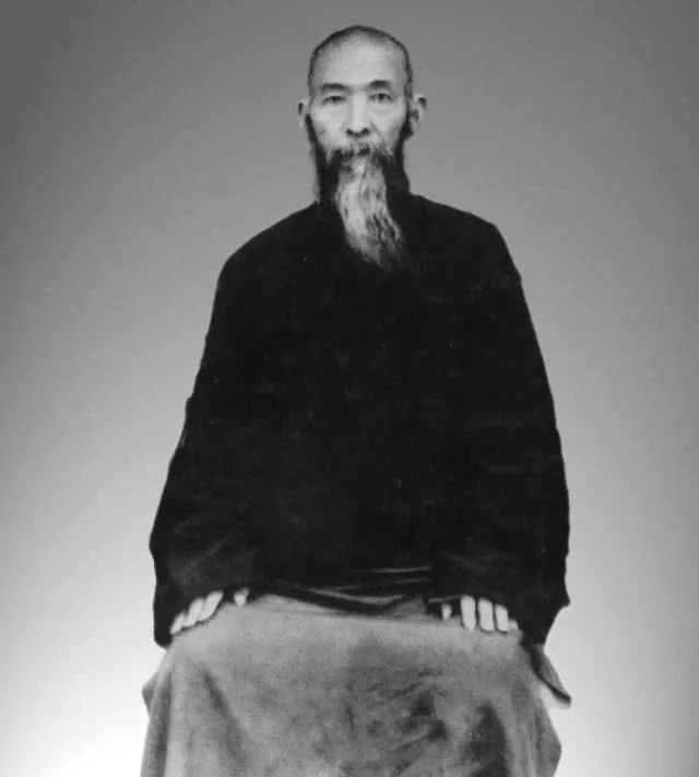 从学于"武圣"孙禄堂先生之女孙剑云大师,刘树春先生深得孙氏武学真谛