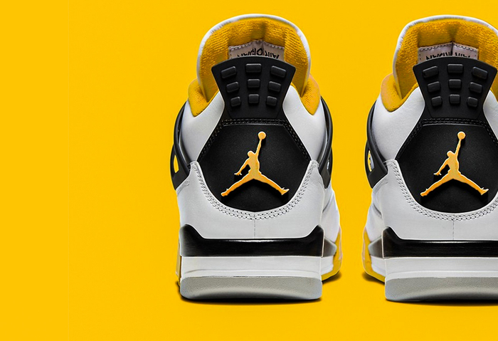 今年是airjordan4鞋型的三十五周年,由tinkerhatfield在1989年设计的