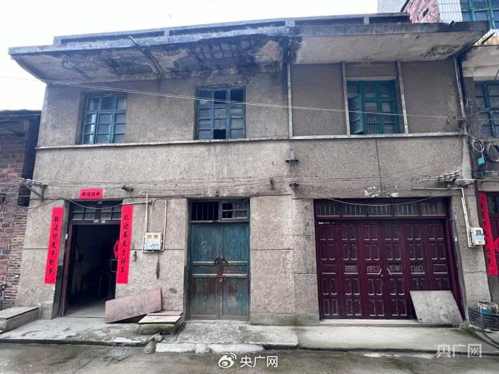 洞口县高沙镇中和社区棚改项目所在地中和街的老旧房屋。总台中国之声记者 管昕 摄