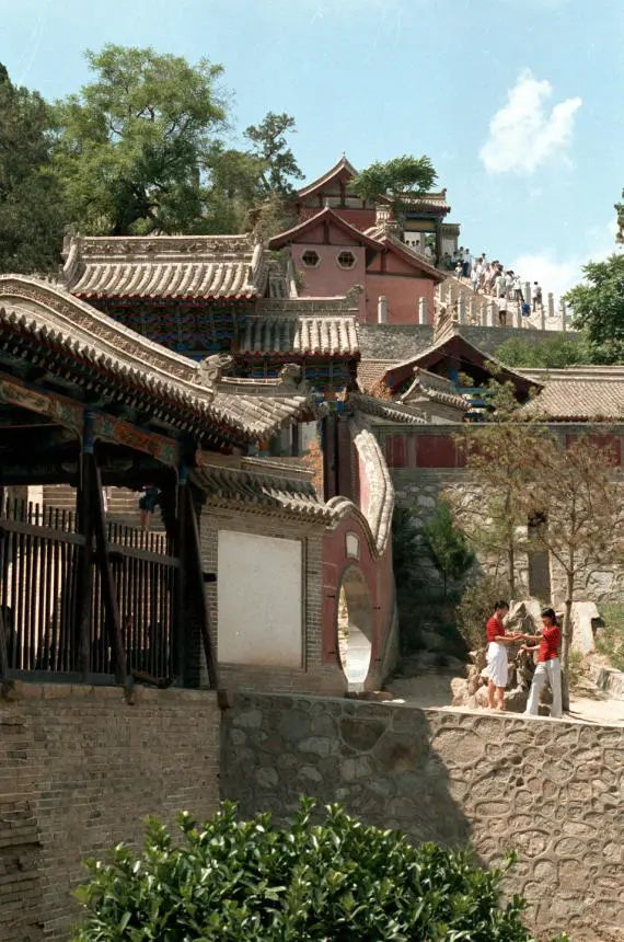 ▲1987年拍摄的始建于元代的玉泉观。新华社记者 张生贵 摄