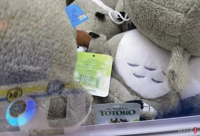 ▲ 部分娃娃虽有标签，但无有效的生产信息