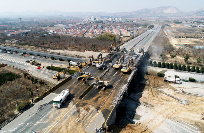 沈海高速两汾段改扩建48小时完成15座跨线桥拆除|山东高速|高速公路