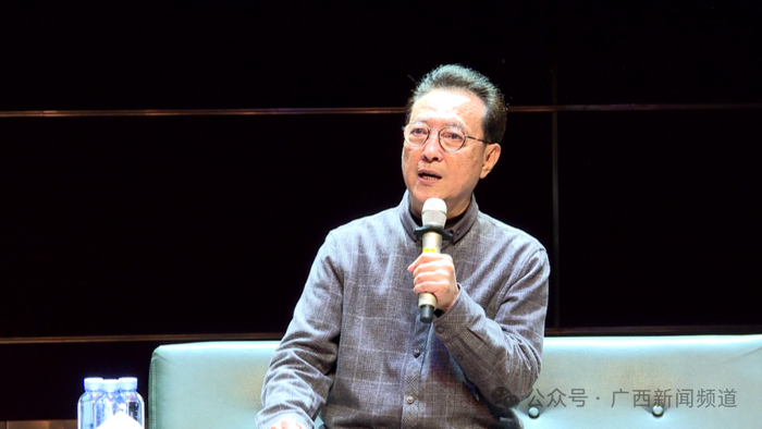 音乐剧《致青春》主创见面会在广西文化艺术中心举行,国家一级导演