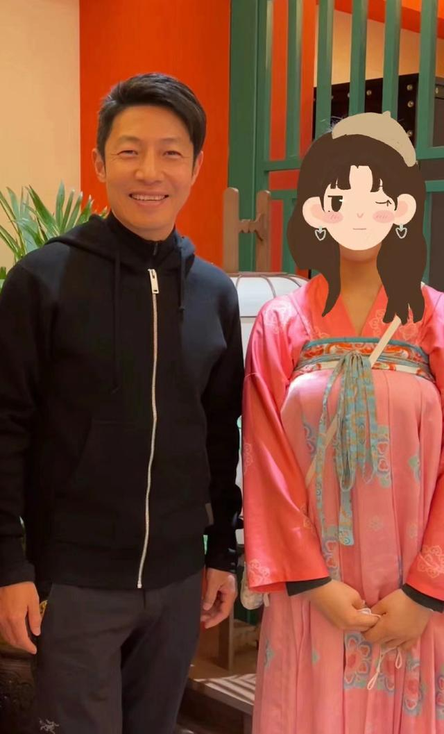撒贝宁携4岁龙凤胎游西安感受盛唐文化,妻子李白穿汉服美如天仙|李白