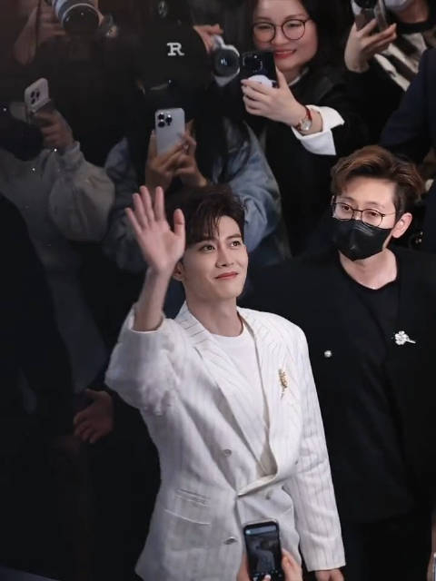 任嘉伦现身成都线下活动好帅气的王子