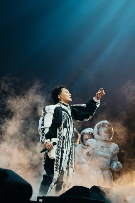 eason什么实力不必多说了吧 …|陈奕迅|演唱会|eason_新浪新闻