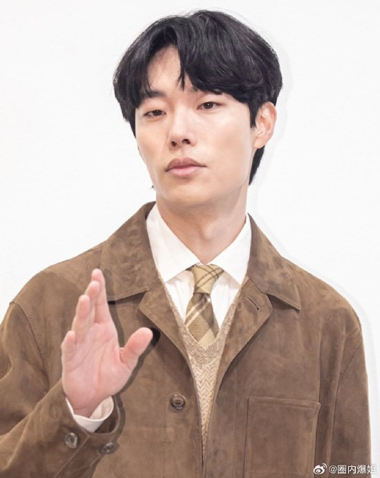 要不是刘亚仁xd被抓,韩国没几个正经的忠武路男演员了,谁还要他啊他真