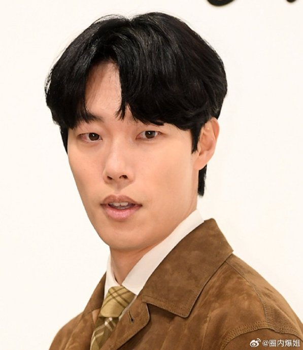 要不是刘亚仁xd被抓,韩国没几个正经的忠武路男演员了,谁还要他啊他真
