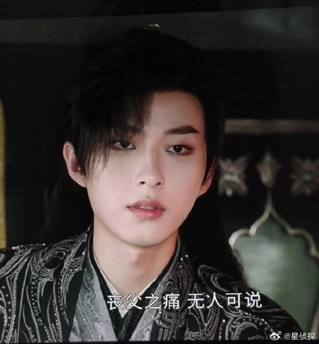 李歌洋,典型的鼠系帅哥,灵动双眸,迷人微笑,散发青春活力,让人难以