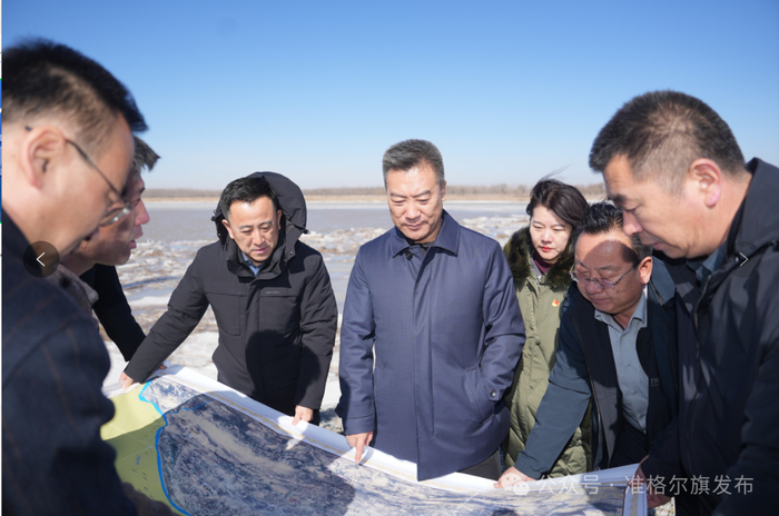 3月19日,旗委副书记,政府旗长王国泉来到十二连城乡三十顷地丑人圪旦