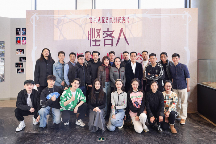 全体主创大合影 摄影/李春光《悭吝人》是法国喜剧巨匠莫里哀晚年的