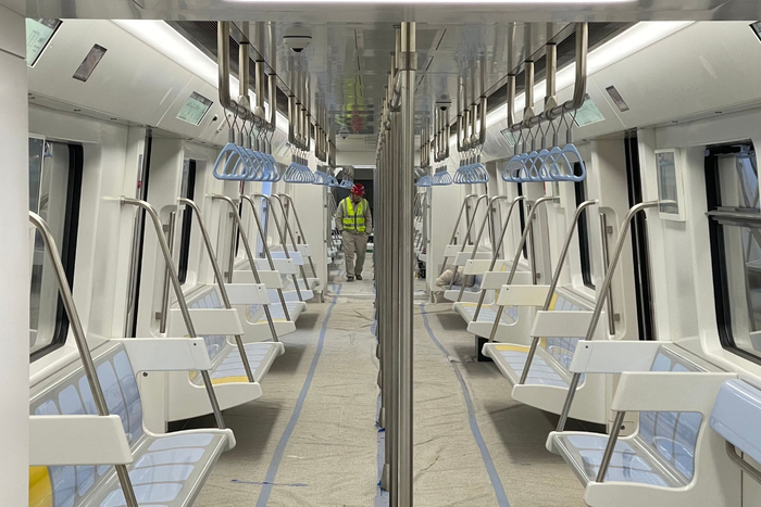 北京地铁12号线车厢内部。新京报记者 陶冉 摄