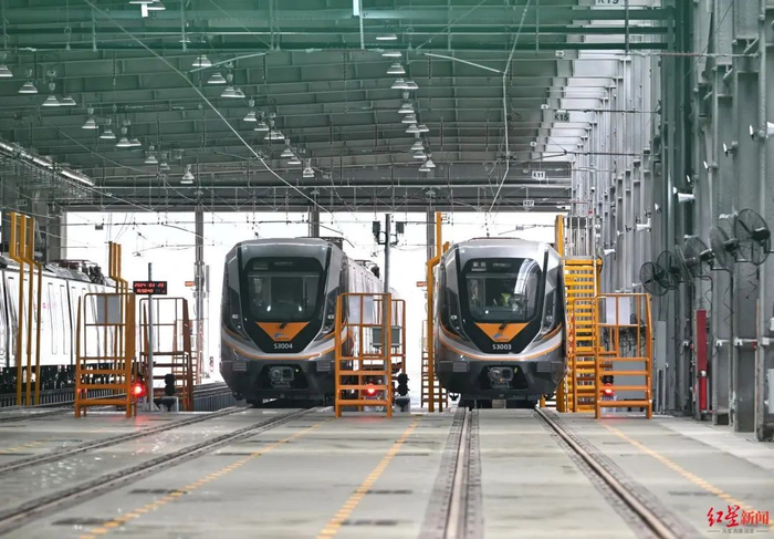 ▲轨道交通资阳线临空车辆段停放的列车