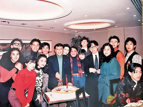 比如梅艳芳和郭富城都公开表示自己受到过罗文的影响,张国荣更是不必