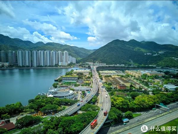 想不到吧在香港还能住到这么大房间的酒店还是凯悦