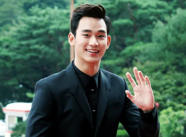 韩娱现状一半人追着柳俊烈骂另一半重新爱上了自律的金秀贤