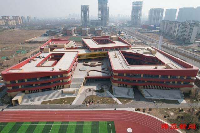缓解了华侨城小学的学位压力;2023年投用的淄博科学城实验中学,补齐了
