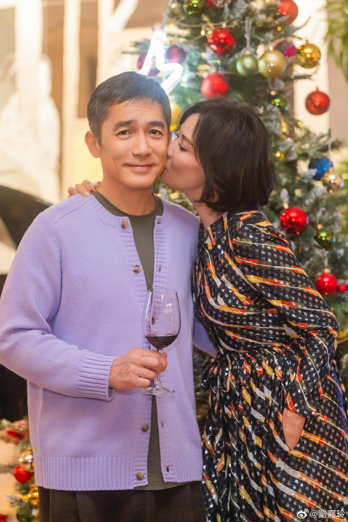 刘嘉玲曝梁朝伟对她"追到手就不主动了"