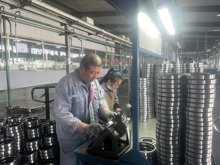 建龙哈轴按下"智造"生产"快进键"|轴承|机械臂_新浪新闻