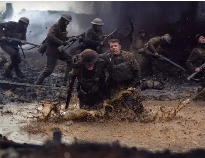 上了前线,在战壕里他和所有士兵一样都是填进战争的血盆大口中的生命