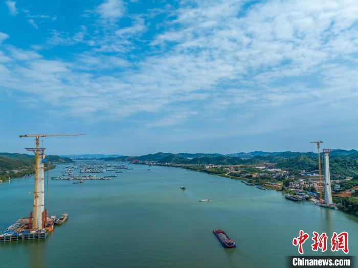 广西苍容浔江大桥完成首个锚碇浇筑|浔江|何华文|跨径_新浪新闻