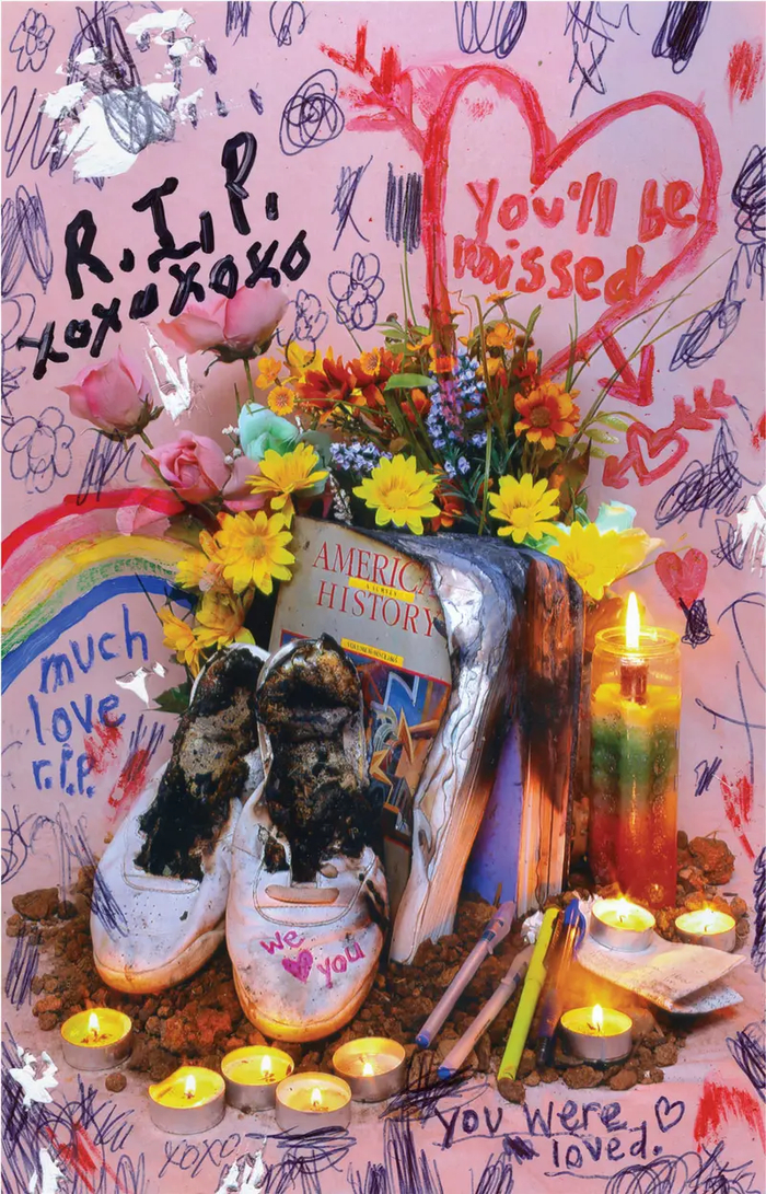 ■冈恩中学的孩子自杀后，同学们自发纪念