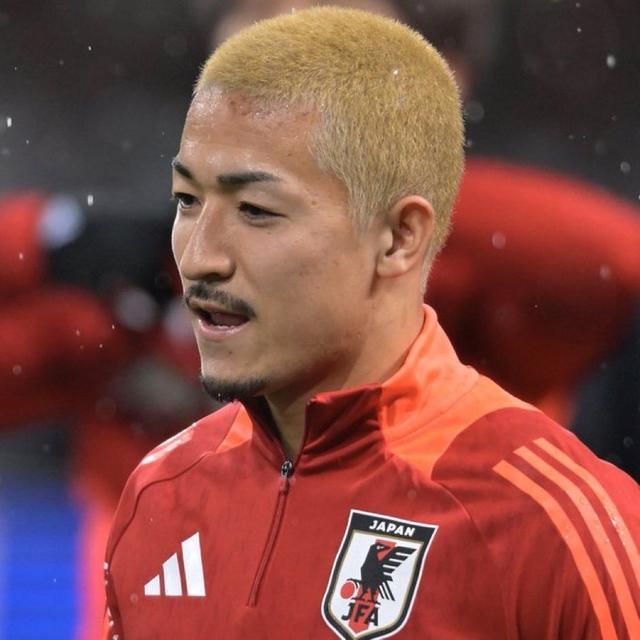 远看还是像光头前田大然留起寸头染了金发,只为宠5岁女儿|前田|光头