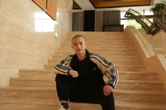 王鑫的母亲是秦腔演员,父亲是器乐演奏员,很懂得学戏的不易,"记得进