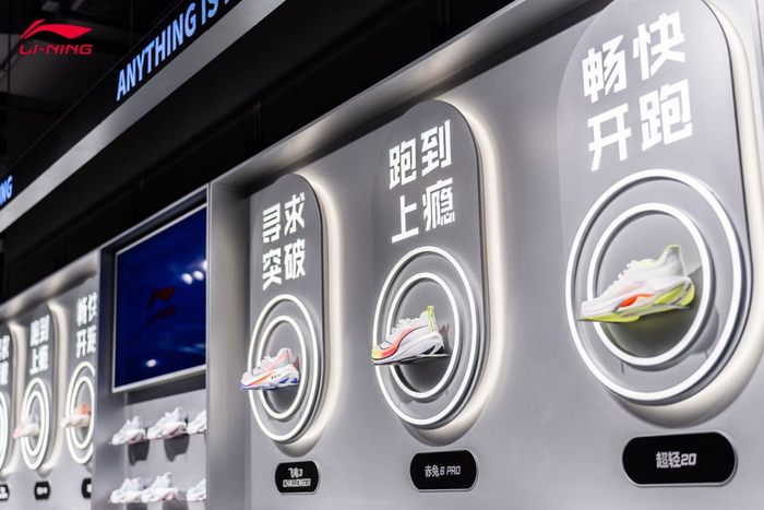 李宁跑鞋系列款式。