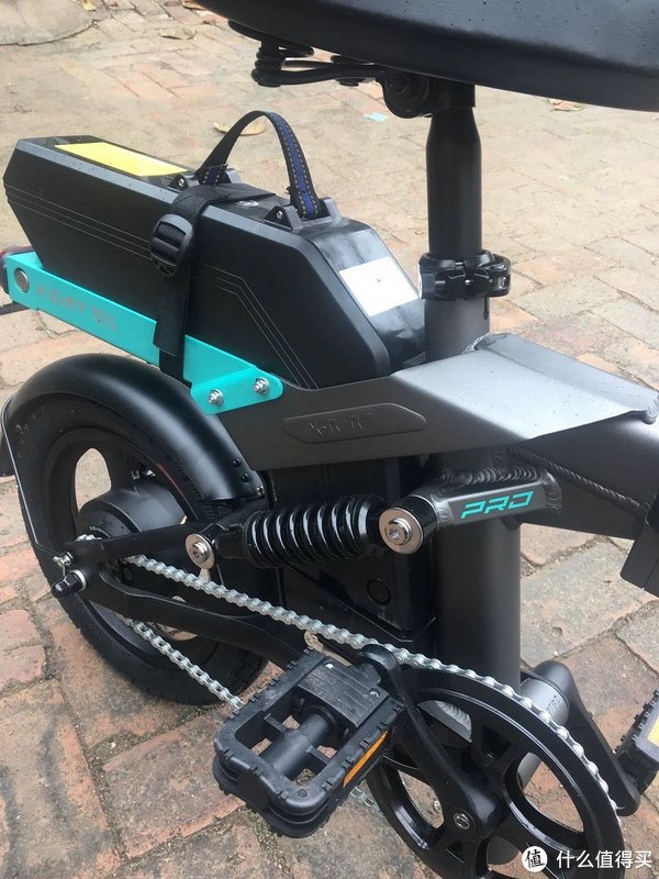 可折叠电瓶车因其超级轻便的特点成为了一种非常适合代步的选择