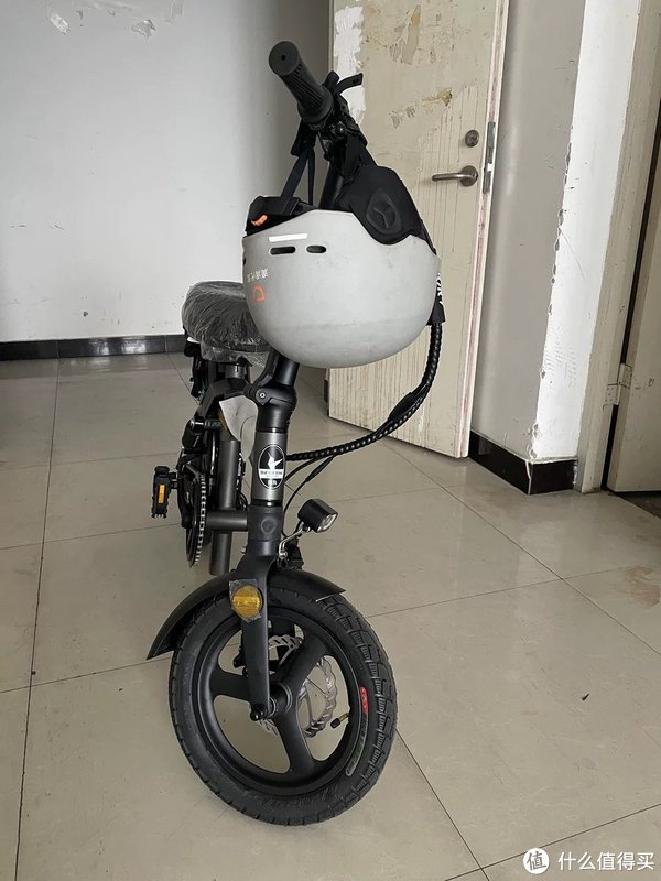 可折叠电瓶车因其超级轻便的特点成为了一种非常适合代步的选择