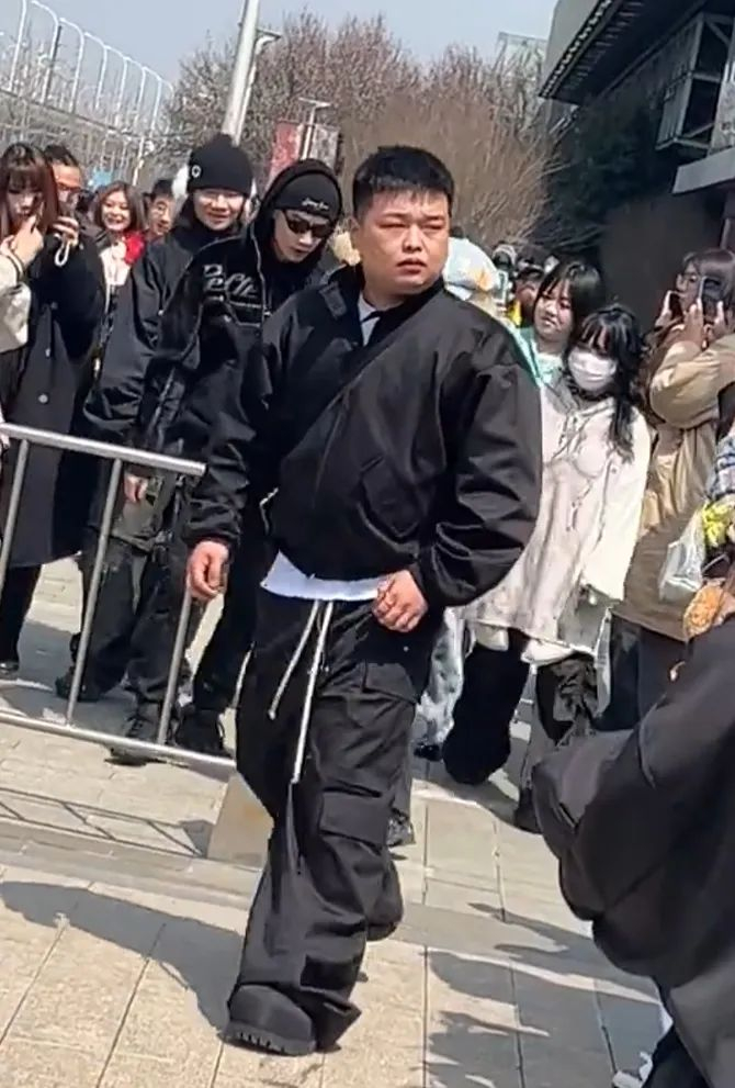 现场冲突中国新说唱两位rapper干起来了