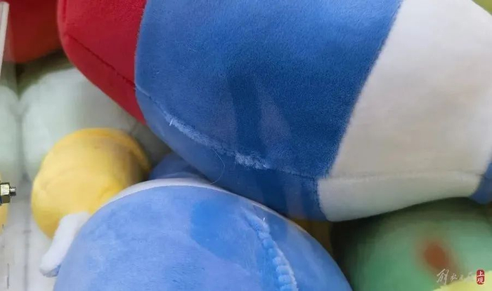 ▲部分 “三无”娃娃做工粗糙肉眼可见