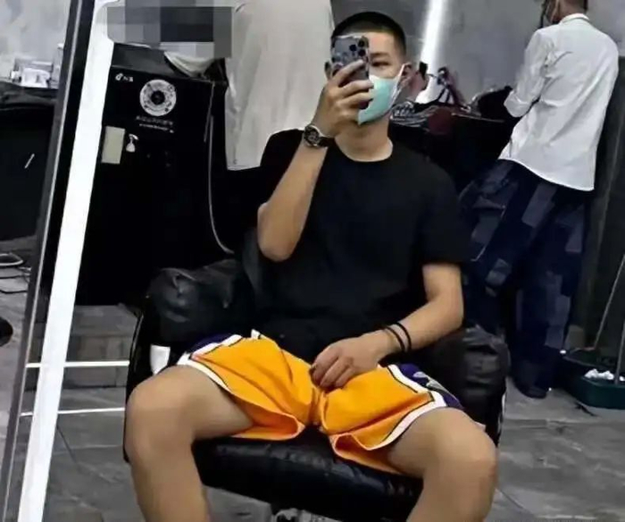 11年前,17岁的李天一因轮奸罪被判10年,如今已出狱1年,他现在怎么样了