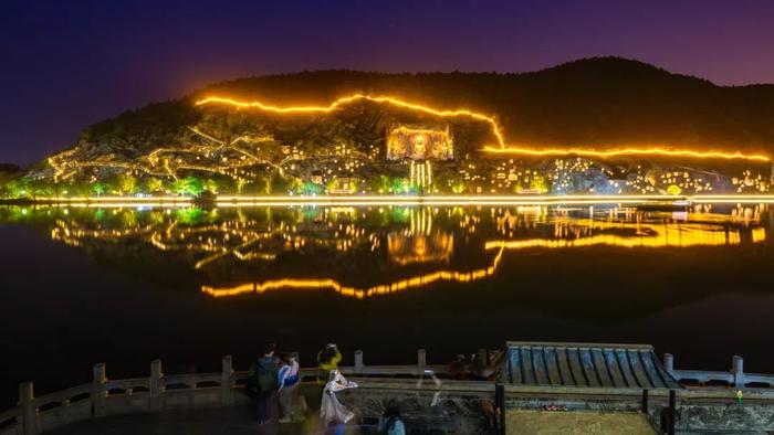 龙门石窟夜景夜场图片