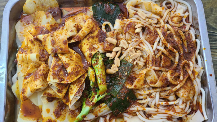 右边是细的土豆粉丨拍摄  呲呲