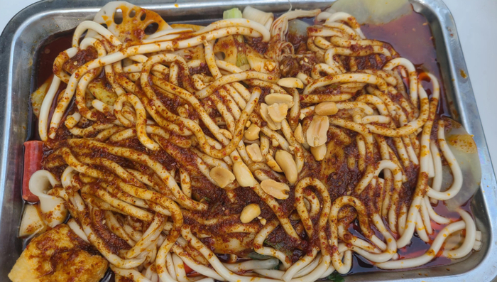 刚做好的麻辣烫丨拍摄  呲呲