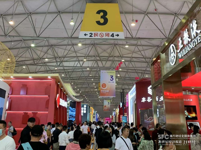 （上图摄于2023年4月成都春糖会首日，21记者肖夏摄）